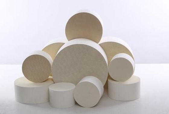 Купить Поддержка катализатора сота MgO Al2O3 SiO2 керамическая во всех на дороге с машинного оборудования дорожных транспортных средств Производство в сети